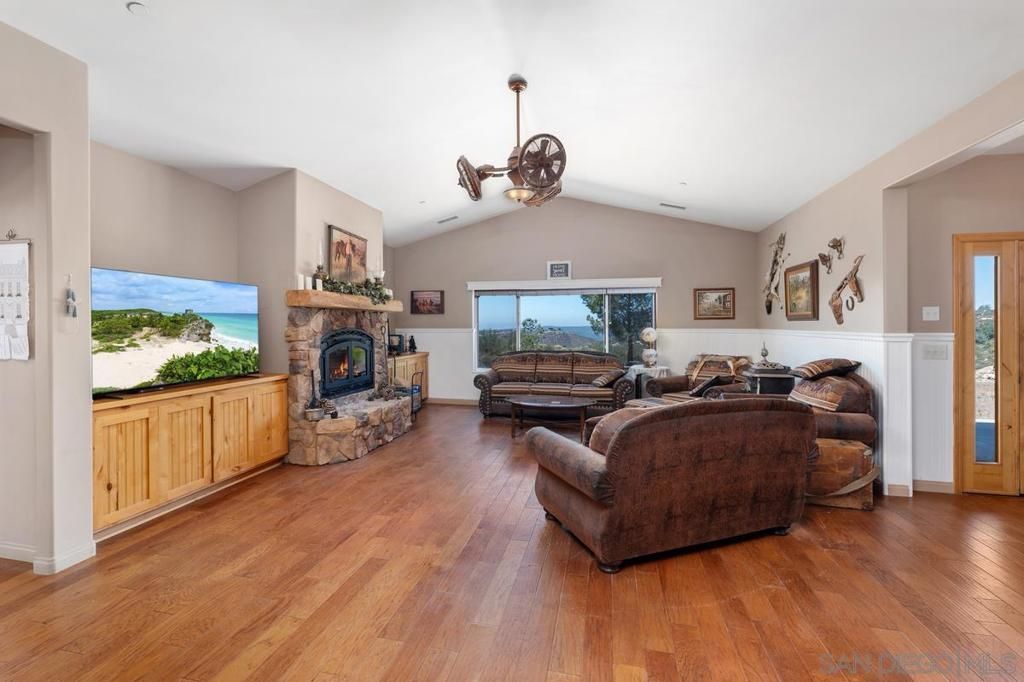 Image 19 of property listing at 23895 Ladrido, Ramona, CA 92065