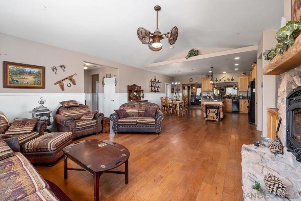 Image 20 of property listing at 23895 Ladrido, Ramona, CA 92065
