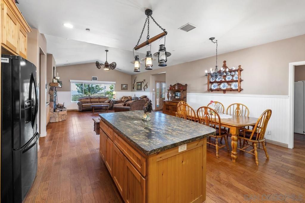 Image 25 of property listing at 23895 Ladrido, Ramona, CA 92065