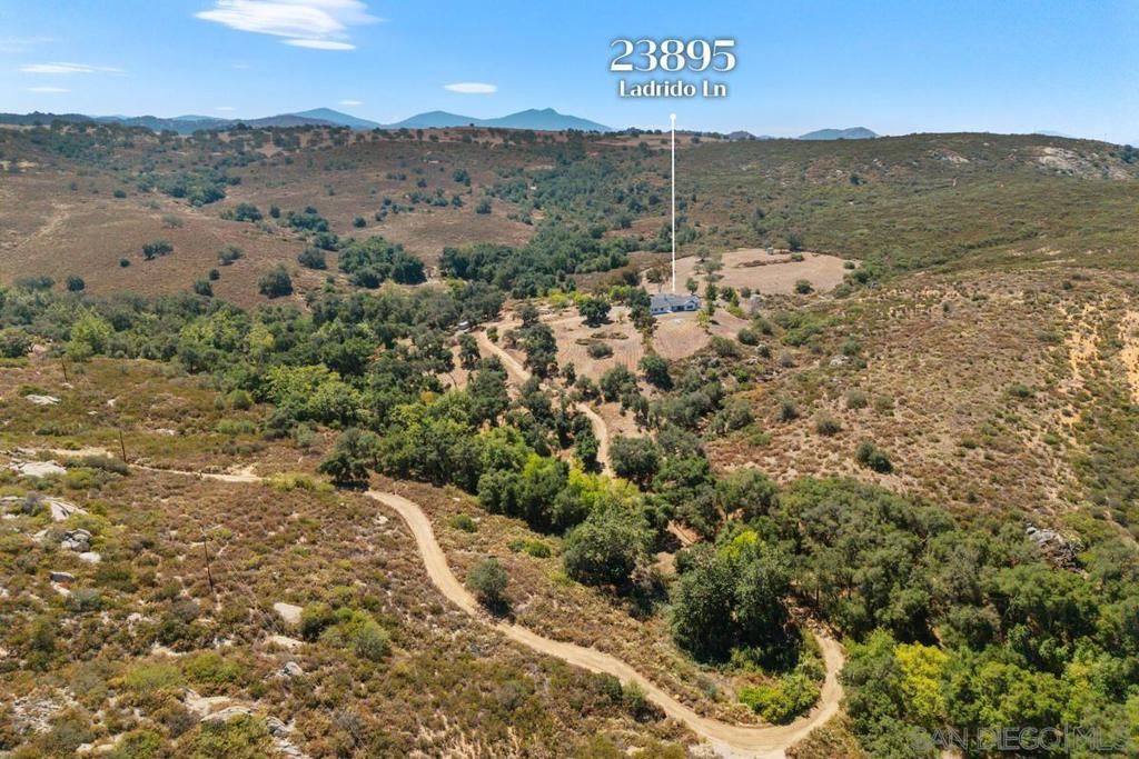 Image 3 of property listing at 23895 Ladrido, Ramona, CA 92065