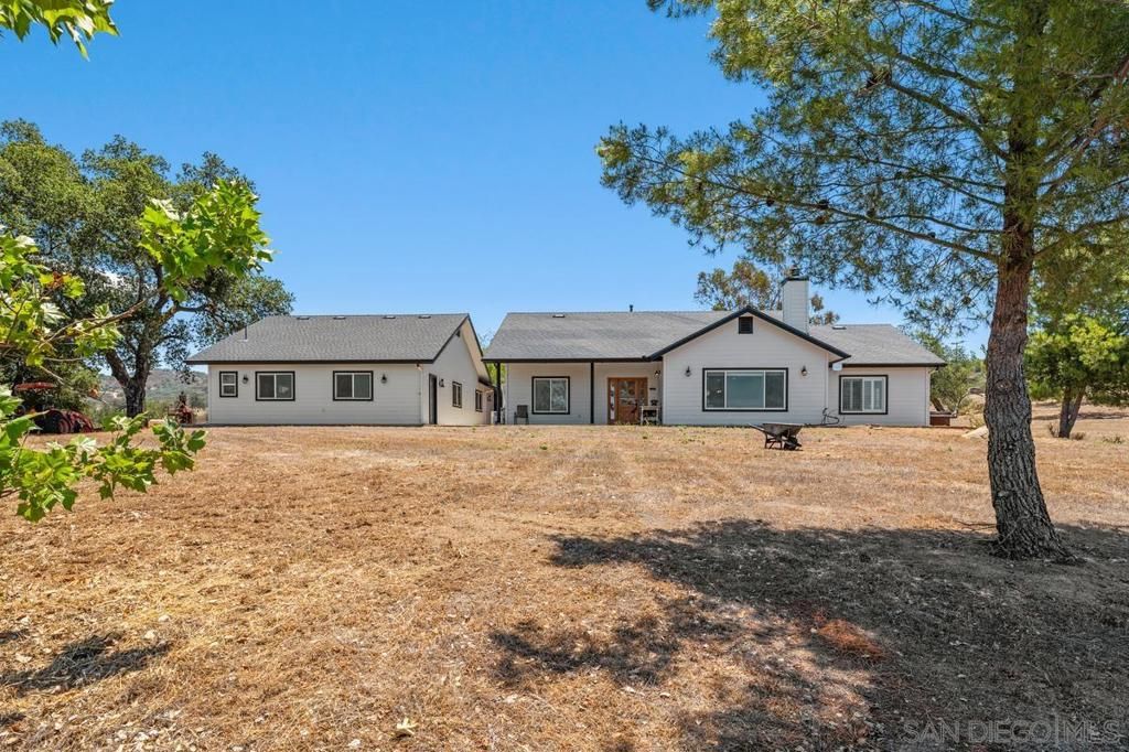Image 35 of property listing at 23895 Ladrido, Ramona, CA 92065