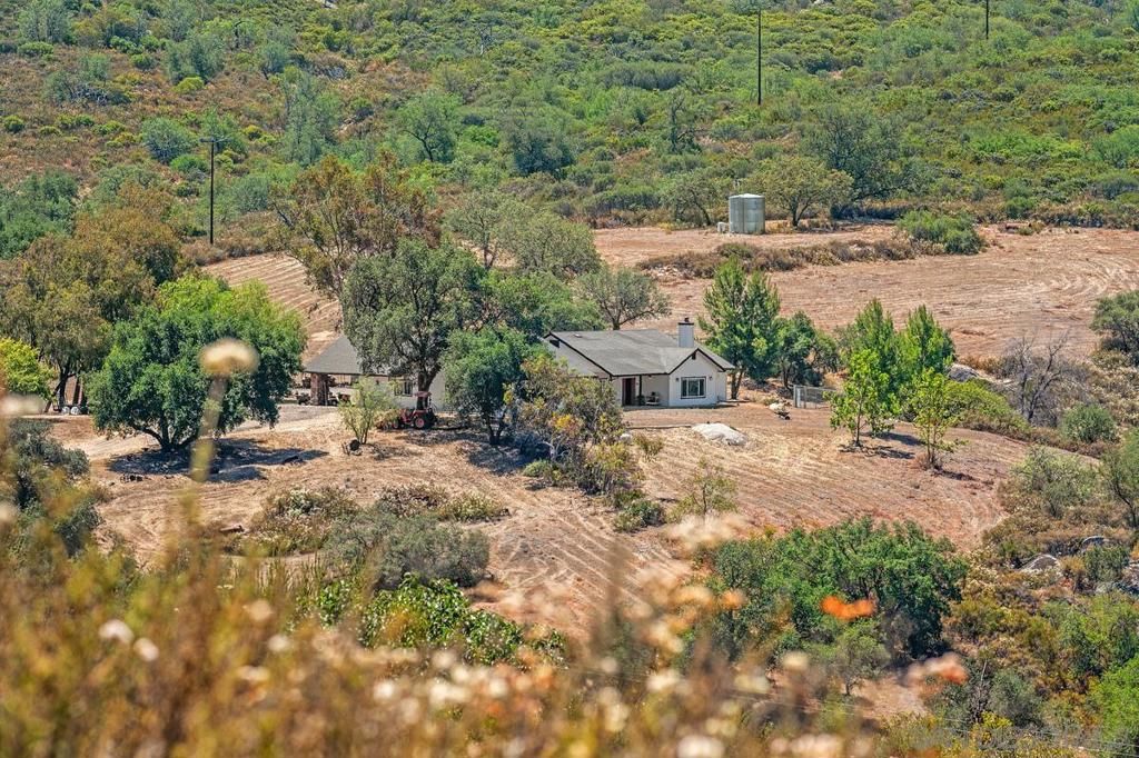 Image 4 of property listing at 23895 Ladrido, Ramona, CA 92065