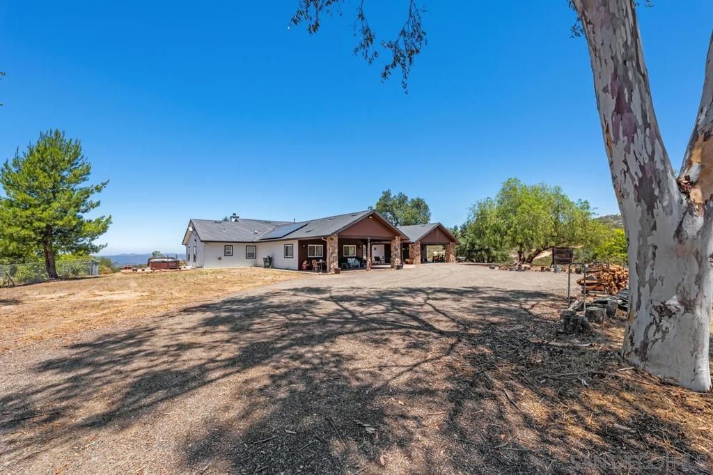 Image 40 of property listing at 23895 Ladrido, Ramona, CA 92065
