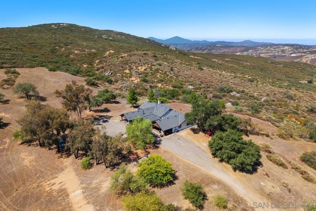 Image 5 of property listing at 23895 Ladrido, Ramona, CA 92065