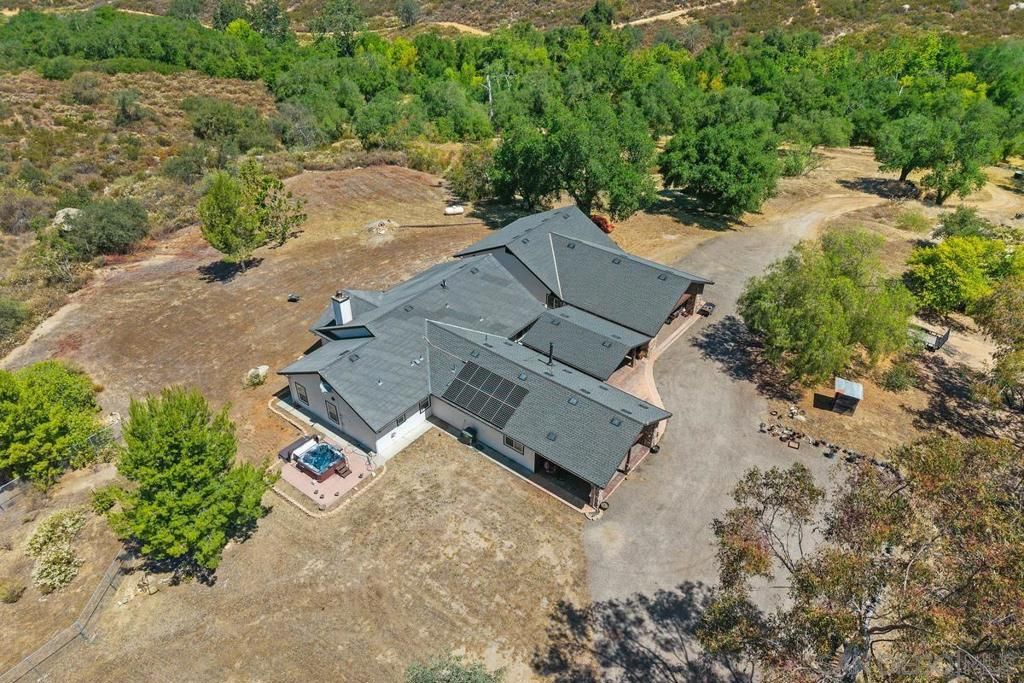 Image 6 of property listing at 23895 Ladrido, Ramona, CA 92065