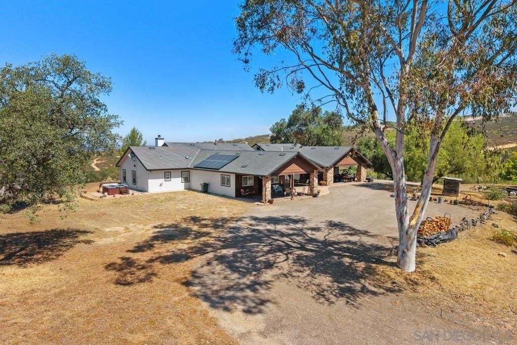 Image 7 of property listing at 23895 Ladrido, Ramona, CA 92065