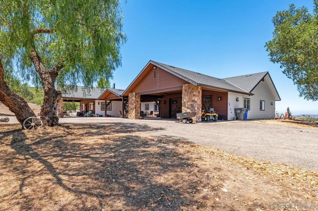 Image 8 of property listing at 23895 Ladrido, Ramona, CA 92065