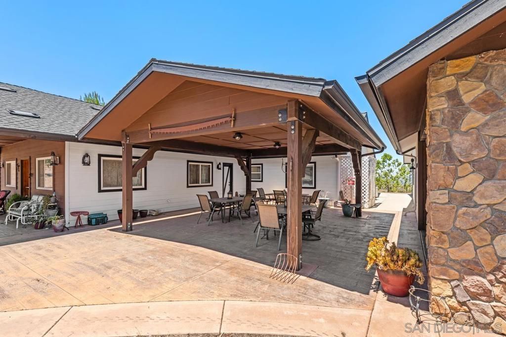 Image 9 of property listing at 23895 Ladrido, Ramona, CA 92065