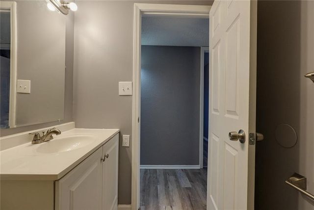 1824 N Vista Drive, Independence, MO 64058