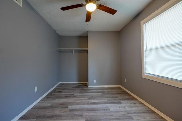 1824 N Vista Drive, Independence, MO 64058