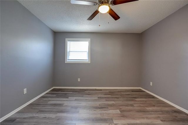 1824 N Vista Drive, Independence, MO 64058