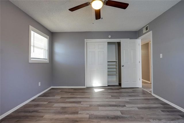 1824 N Vista Drive, Independence, MO 64058