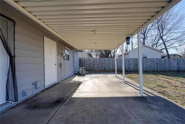 1824 N Vista Drive, Independence, MO 64058