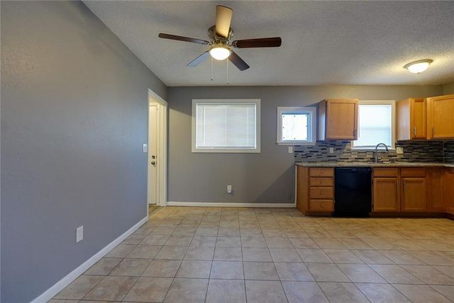 1824 N Vista Drive, Independence, MO 64058