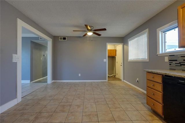 1824 N Vista Drive, Independence, MO 64058