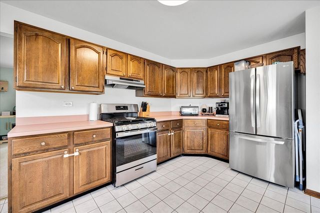 228 Whitetail Crossing, Oswego, IL 60543
