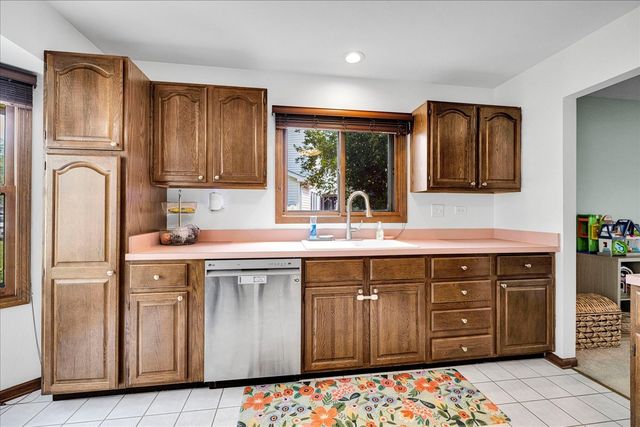 228 Whitetail Crossing, Oswego, IL 60543