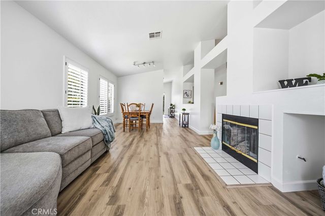 6631 Sasparilla Dr, Simi Valley, CA 93063