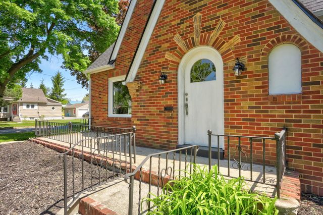 801 S Madison Avenue, Bay City, MI 48706