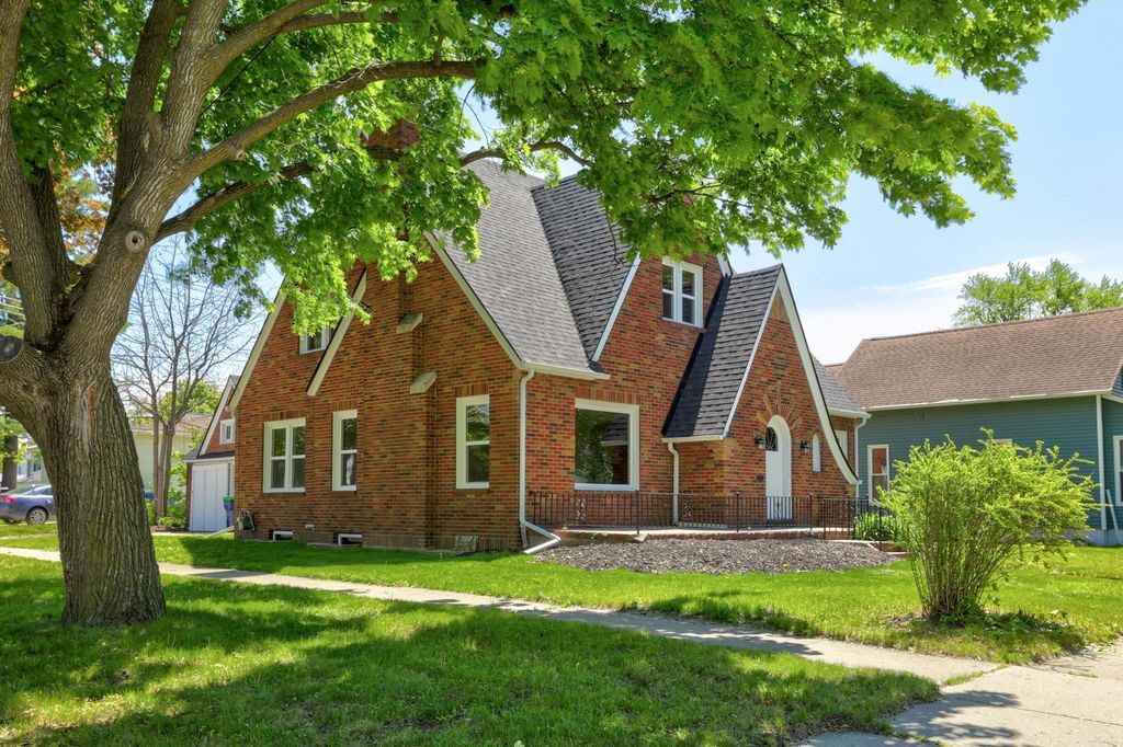 801 S Madison Avenue, Bay City, MI 48706