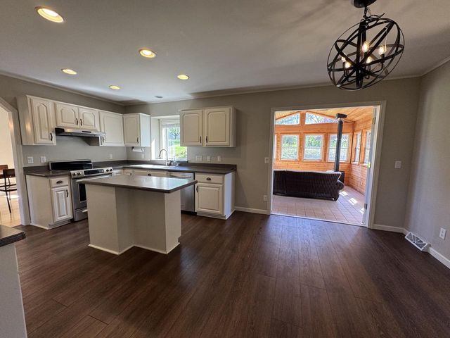 829 Foxfield ROAD, Oregon, WI 53575