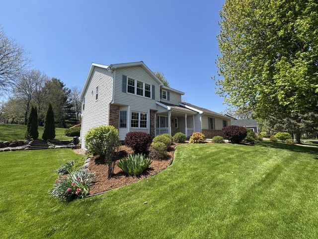829 Foxfield ROAD, Oregon, WI 53575