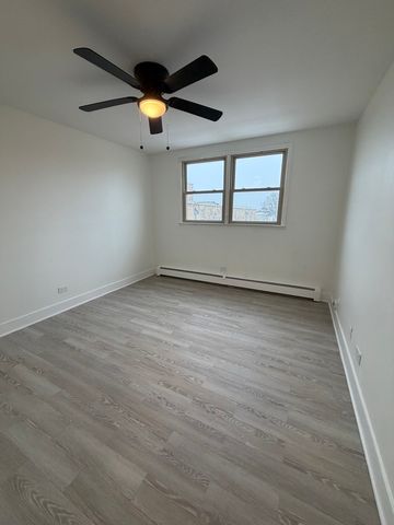 7200 N Claremont Avenue 401, Chicago, IL 60645