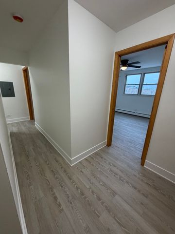 7200 N Claremont Avenue 401, Chicago, IL 60645