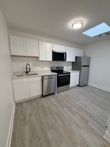 7200 N Claremont Avenue 401, Chicago, IL 60645