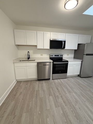 7200 N Claremont Avenue 401, Chicago, IL 60645