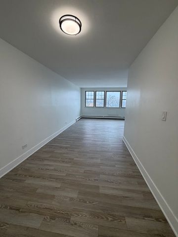 7200 N Claremont Avenue 401, Chicago, IL 60645