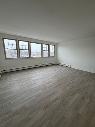 7200 N Claremont Avenue 401, Chicago, IL 60645