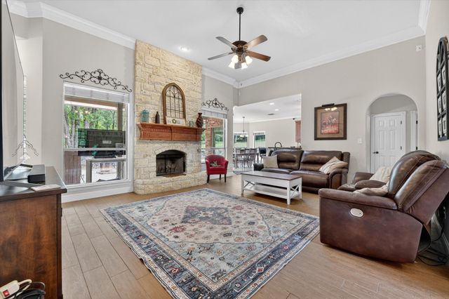 141 N Natural Spring Lane, Azle, TX 76020