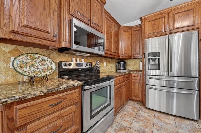 141 N Natural Spring Lane, Azle, TX 76020