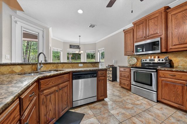 141 N Natural Spring Lane, Azle, TX 76020