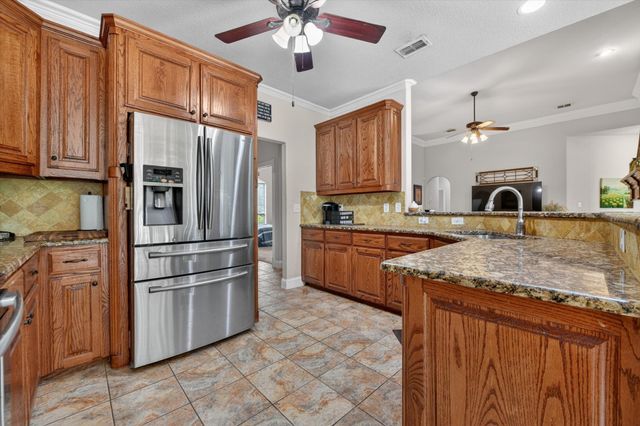 141 N Natural Spring Lane, Azle, TX 76020