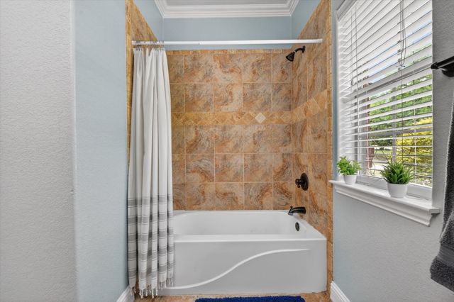 141 N Natural Spring Lane, Azle, TX 76020