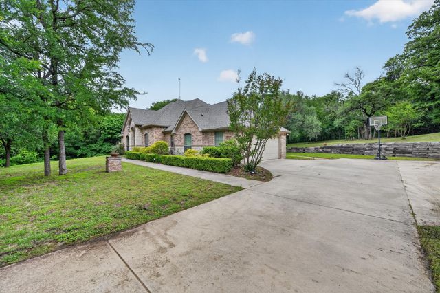 141 N Natural Spring Lane, Azle, TX 76020