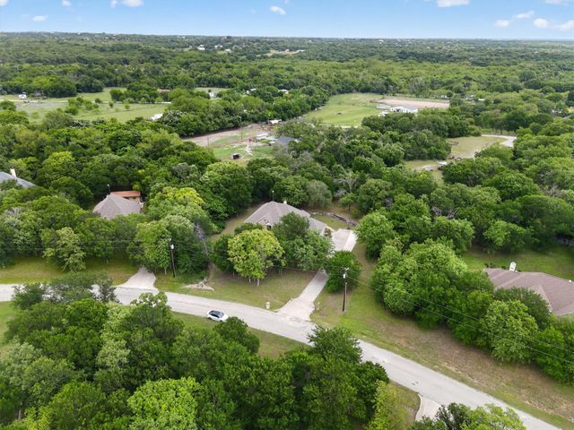 141 N Natural Spring Lane, Azle, TX 76020
