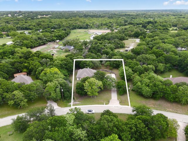 141 N Natural Spring Lane, Azle, TX 76020