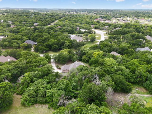 141 N Natural Spring Lane, Azle, TX 76020