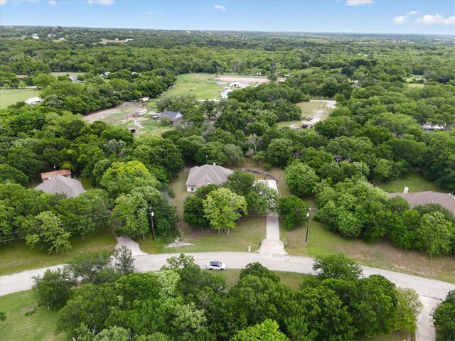 141 N Natural Spring Lane, Azle, TX 76020