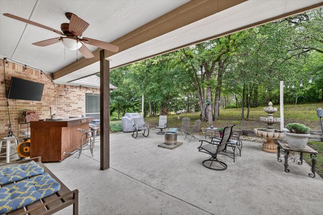 141 N Natural Spring Lane, Azle, TX 76020