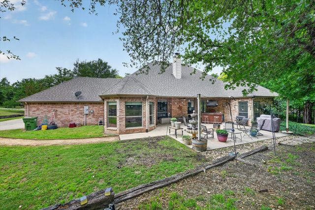 141 N Natural Spring Lane, Azle, TX 76020