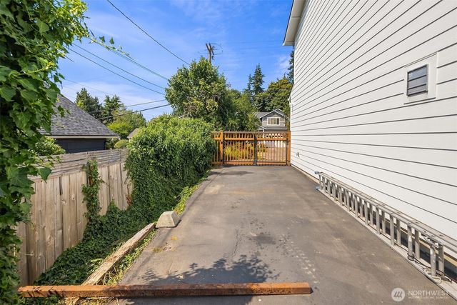 12453 NE 104th Street, Kirkland, WA 98033
