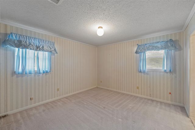 300 Ivy Lane, Hewitt, TX 76643