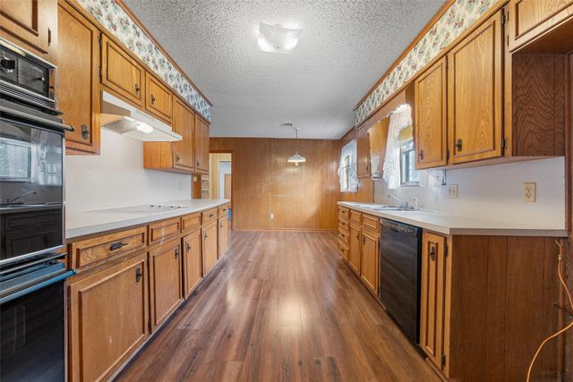 300 Ivy Lane, Hewitt, TX 76643