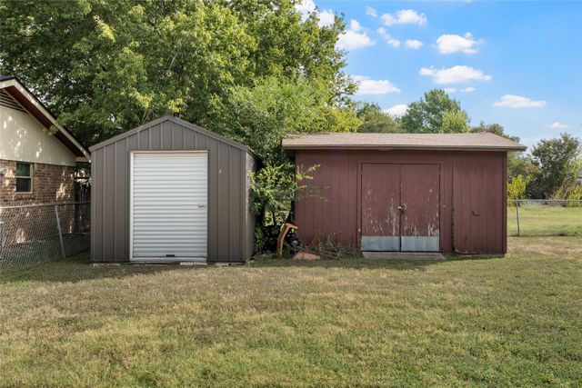 300 Ivy Lane, Hewitt, TX 76643