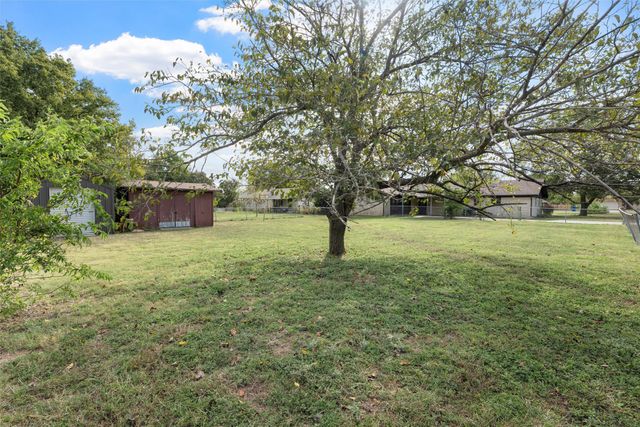 300 Ivy Lane, Hewitt, TX 76643