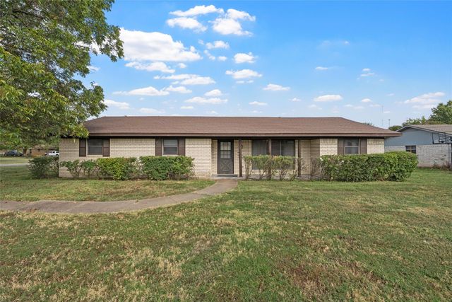 300 Ivy Lane, Hewitt, TX 76643